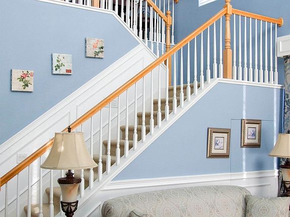 4th image of 131 Rockmont Cir