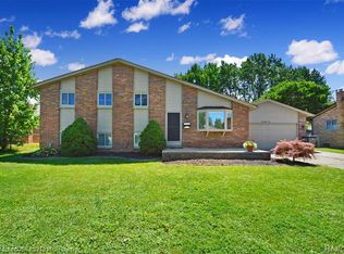 23072 Demley Dr, Clinton Township, MI 48035