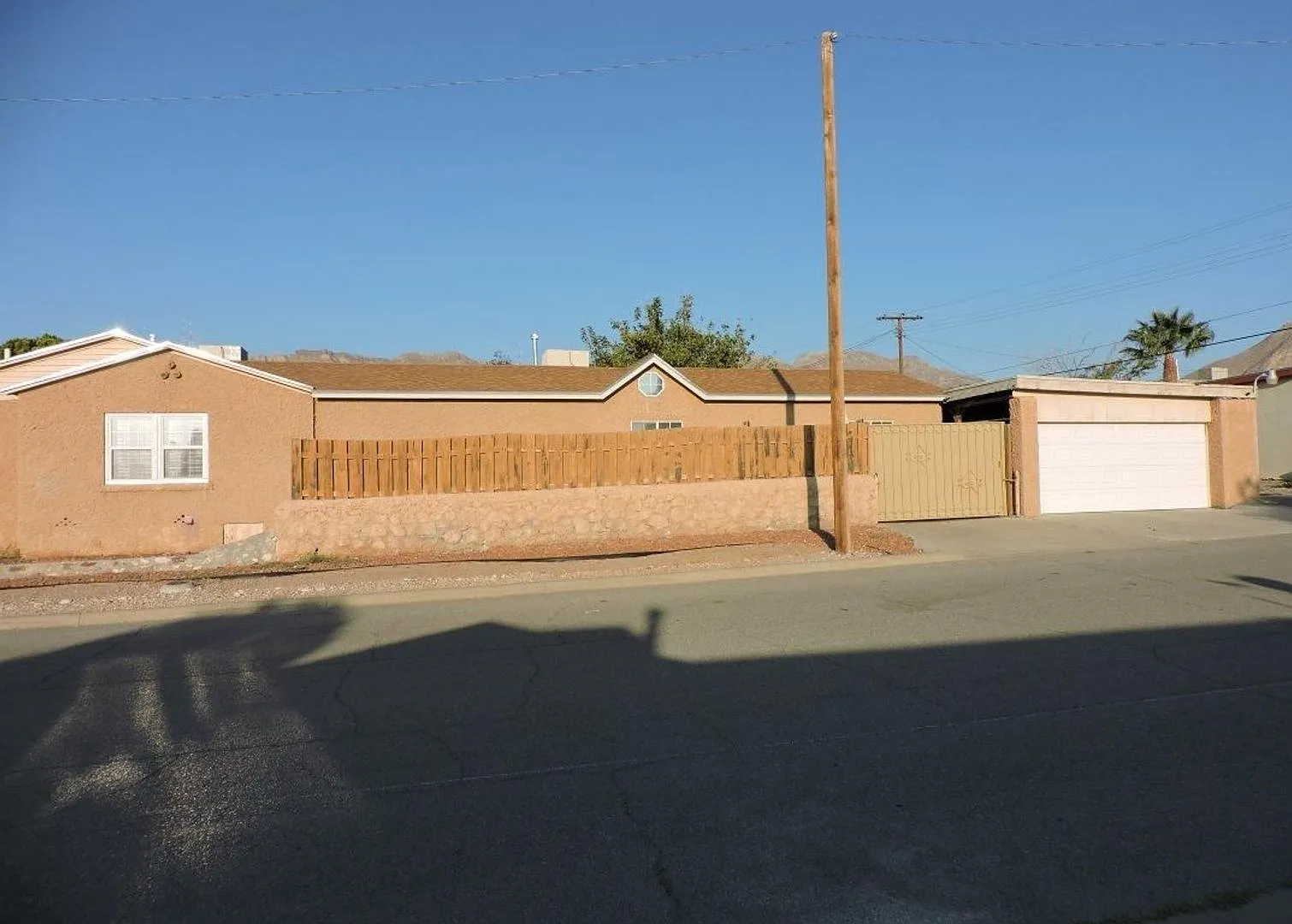 Spacious 3bed 2bath with Large Backyard! — Photo 2