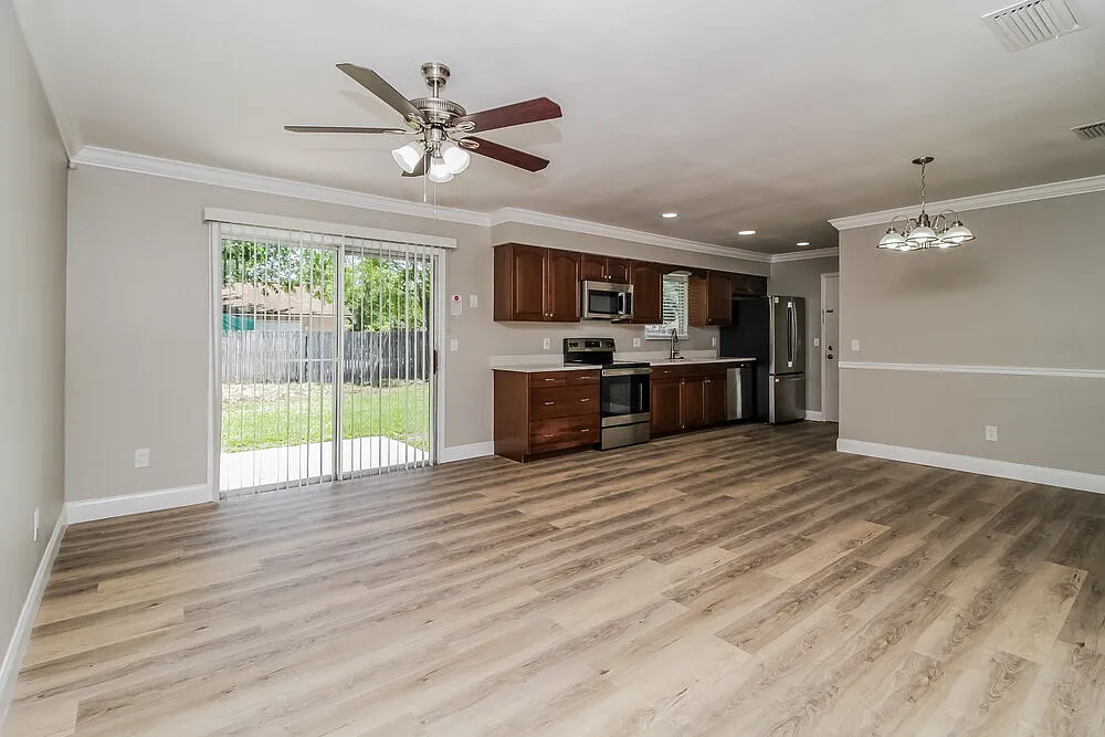 3 bed, 2.0 bath, 1124 sqft, $2,100 — Photo 3