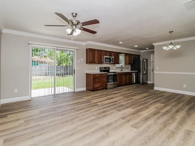 517 Sean Ct — Photo 3