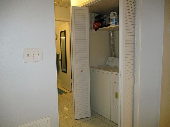 4th image of 3106 Harbor Blvd APT 1B
