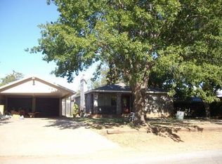904 Avenue C NW, Childress, TX 79201