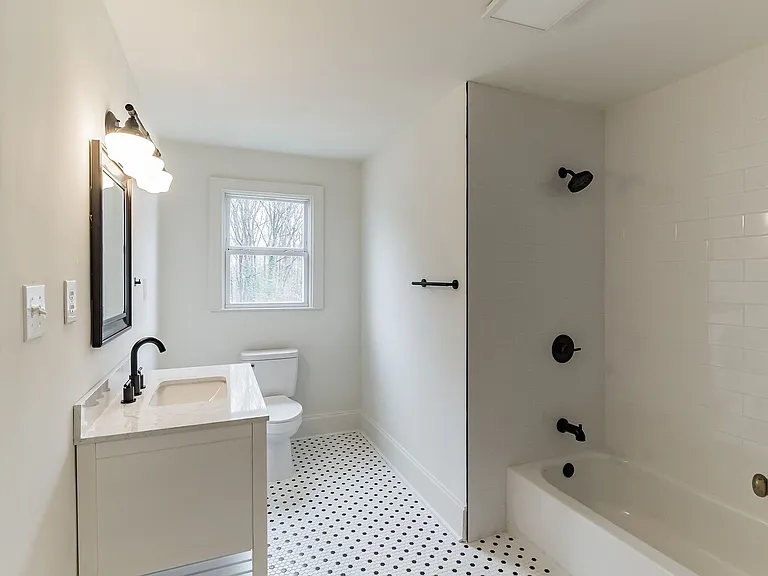 611 E Polo Rd — Photo 9