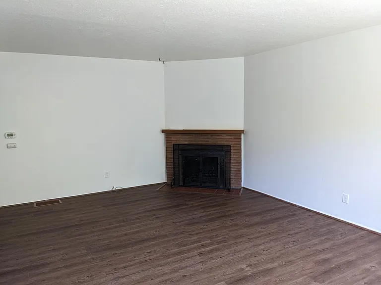 4805 SE Yamhill St — Photo 9