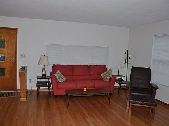 3rd image of 1809 E Southdowns Dr