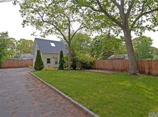 24 Catherine Ave, Smithtown, NY 11787