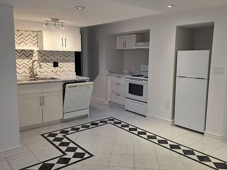 323 Elmwood Ave #LOWER LEVEL — Photo 8