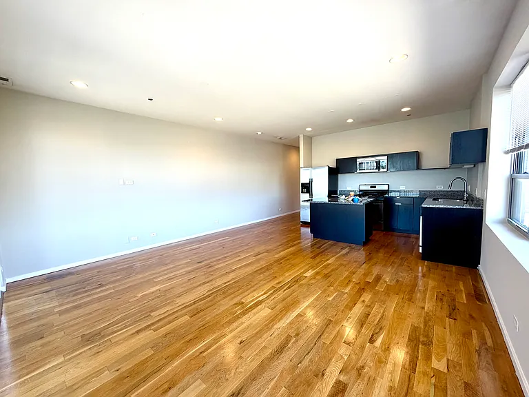 2157 N Damen Ave #305 — Photo 4