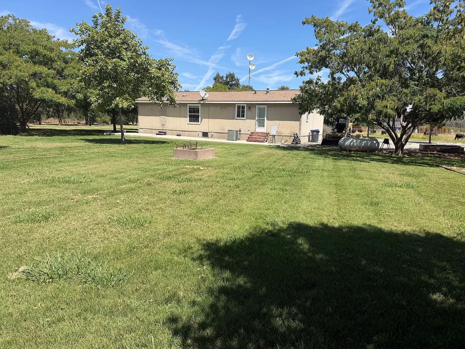 3 bed, 1180 sqft, $2,400 — Photo 3