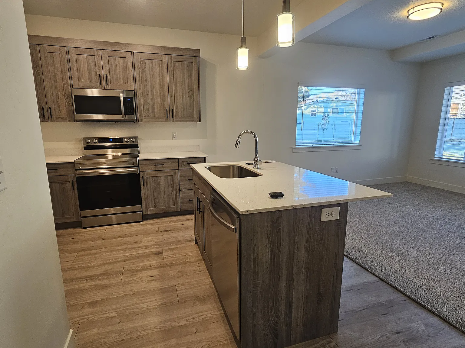 3 bed, 2.5 bath, 1500 sqft, $2,000 — Photo 3