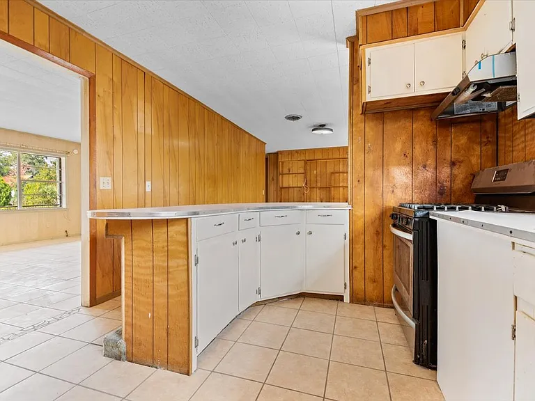 3204 Gordon St — Photo 5