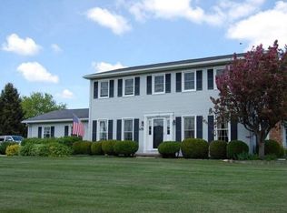 6198 Hunters Dr, Farmington, NY 14425