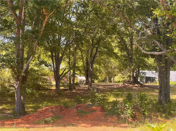 3 W Piedmont St, Westminster, SC 29693