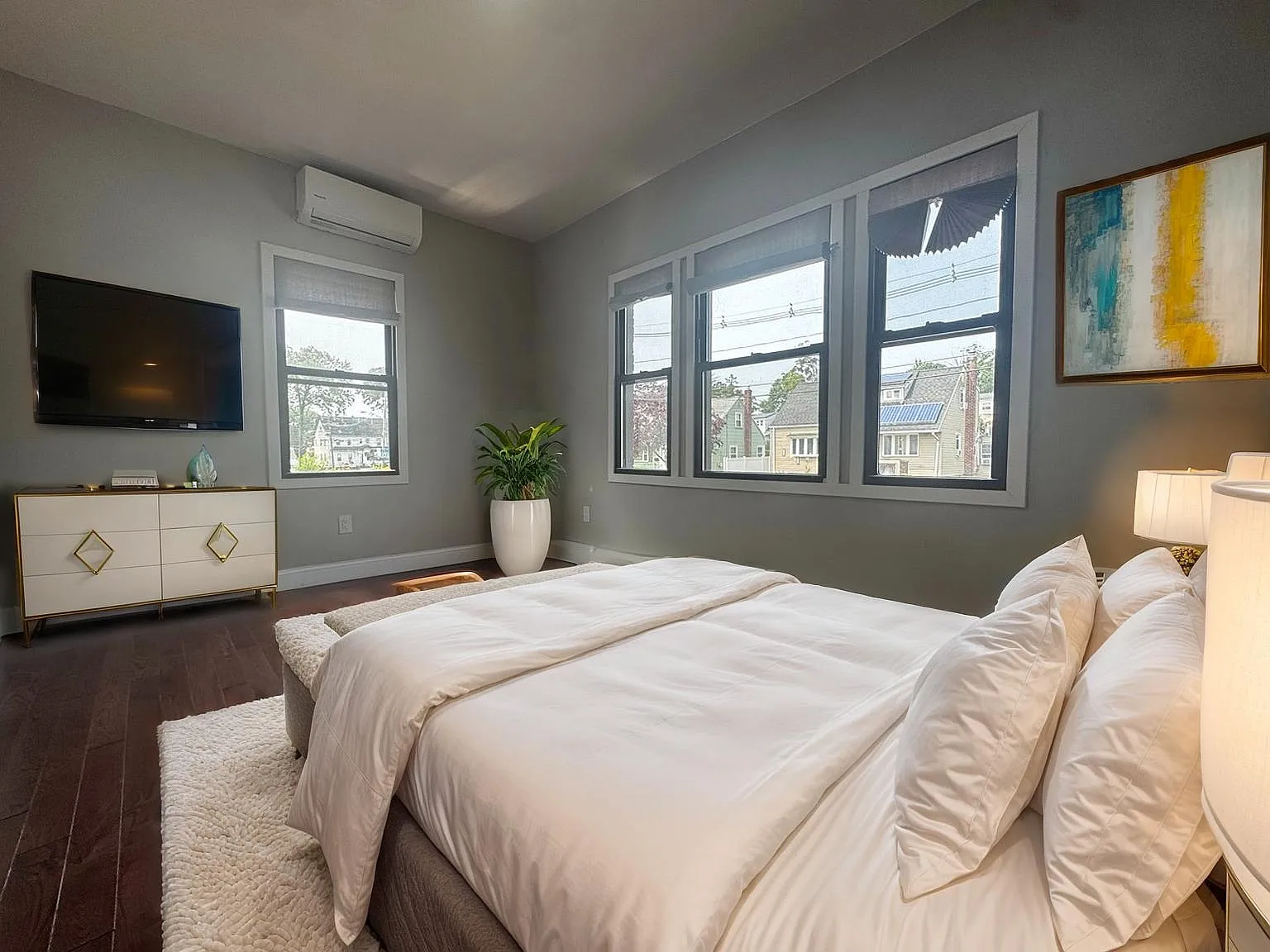 2 bed, 650 sqft, $2,400 — Photo 2