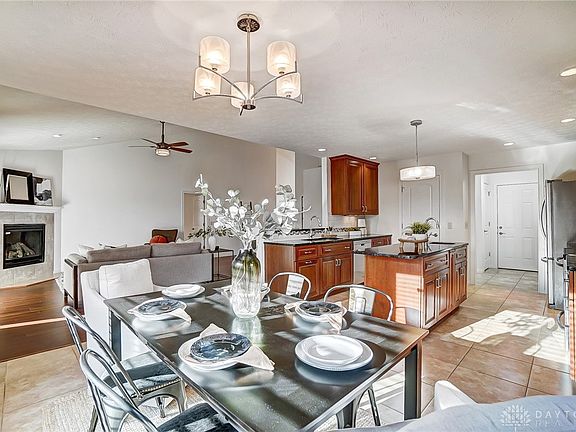 3rd image of 838 Saint Simons Ln