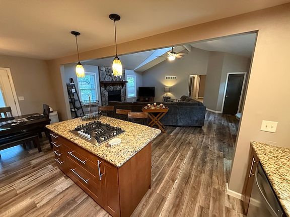 3rd image of 449 Julie Anne Way
