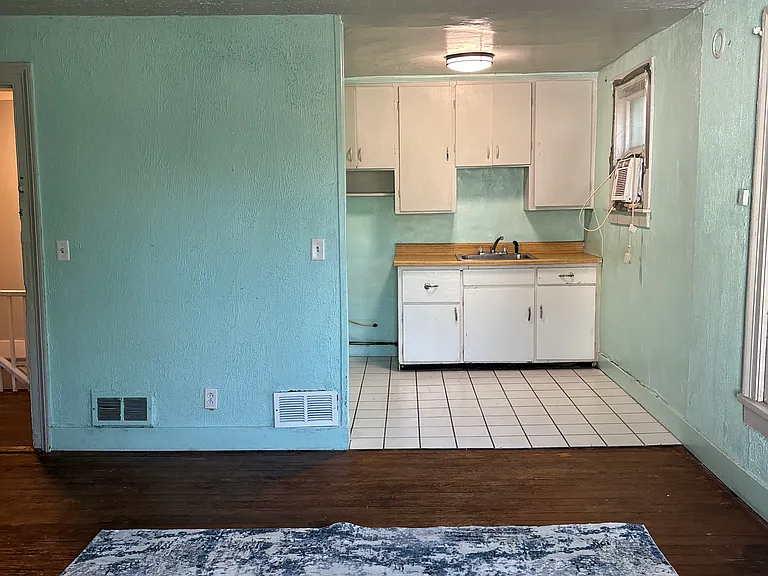 307 E Superior St — Photo 20