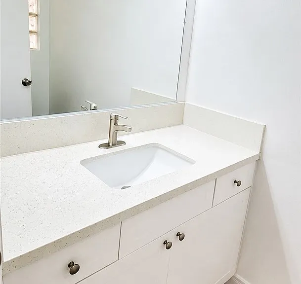 7900 Woodman Ave #105 — Photo 8