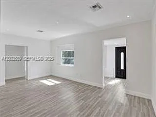 2199 NE 182nd St — Photo 2