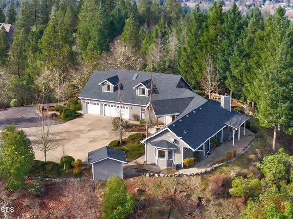 3601 Campus View Dr, Grants Pass, OR 97527