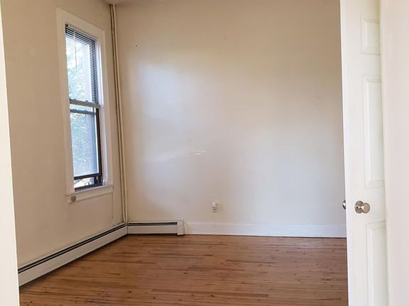 2nd image of 562 1/2 Jersey Ave #2