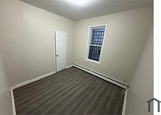 5th image of 426 S 17th St APT 1