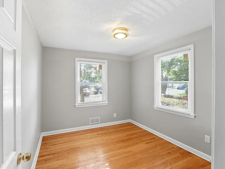 4924 Frankford Ave — Photo 10