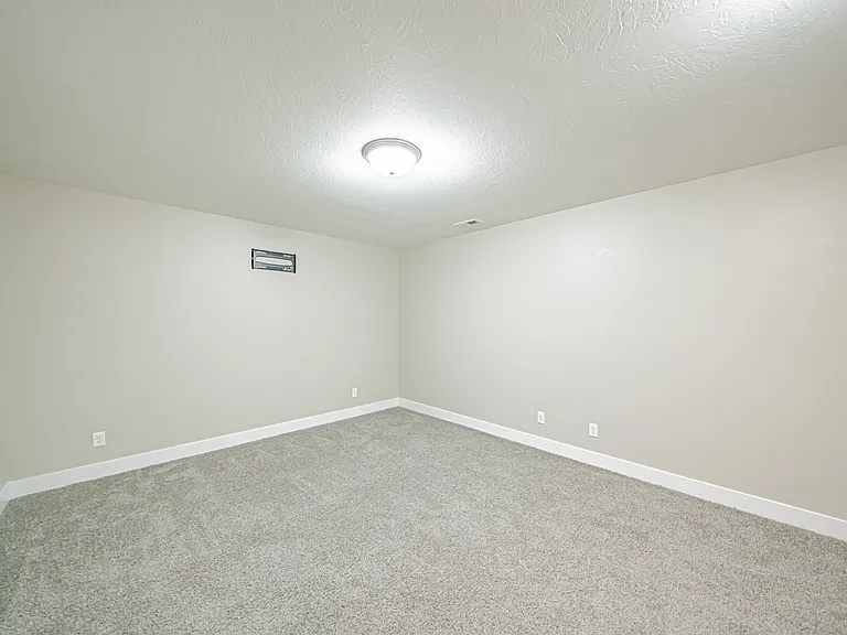 2896 Blackwood — Photo 29