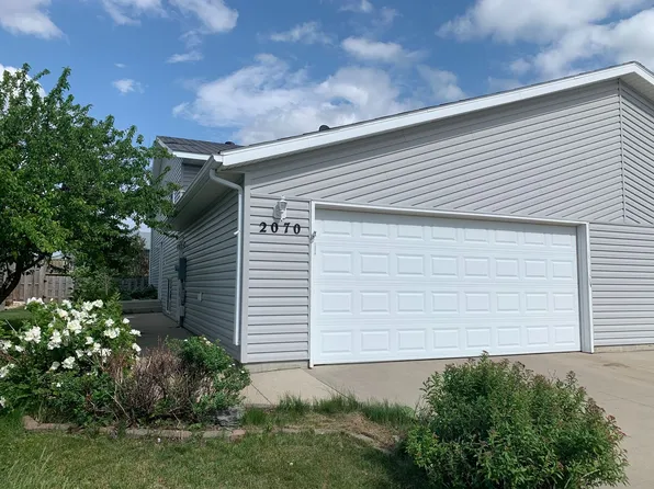 2070 52nd St S, Fargo, ND 58103
