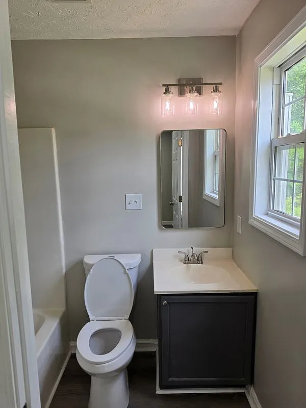 Building Photo - 515 Baron Dr