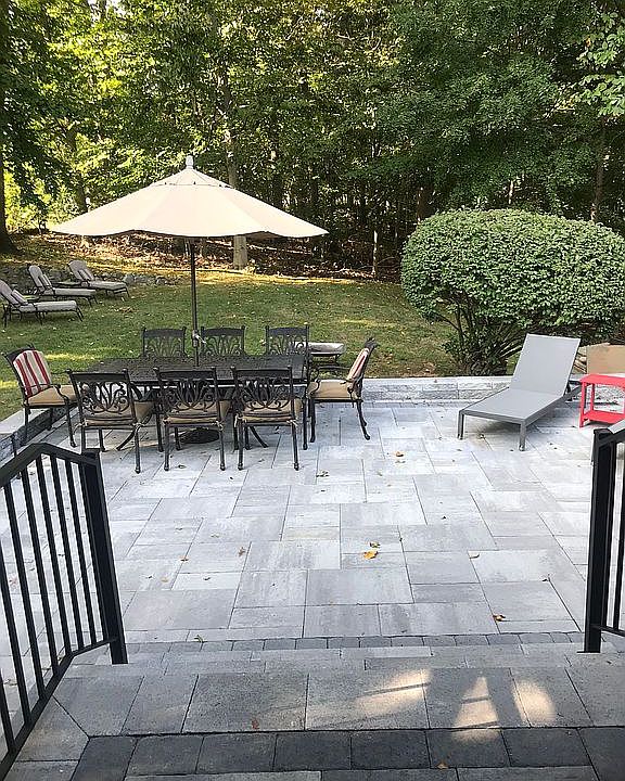 2nd image of 900 Ridgewood Blvd E