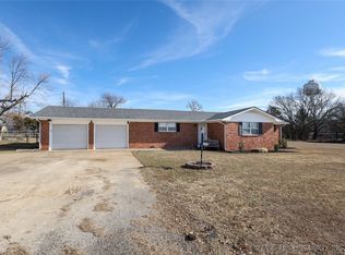 1701 W 14th St, Sulphur, OK 73086
