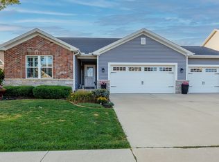 1210 Willow Creek Dr, Bloomington, IL 61705