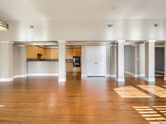 4th image of 300 N Hudson St Unit 306
