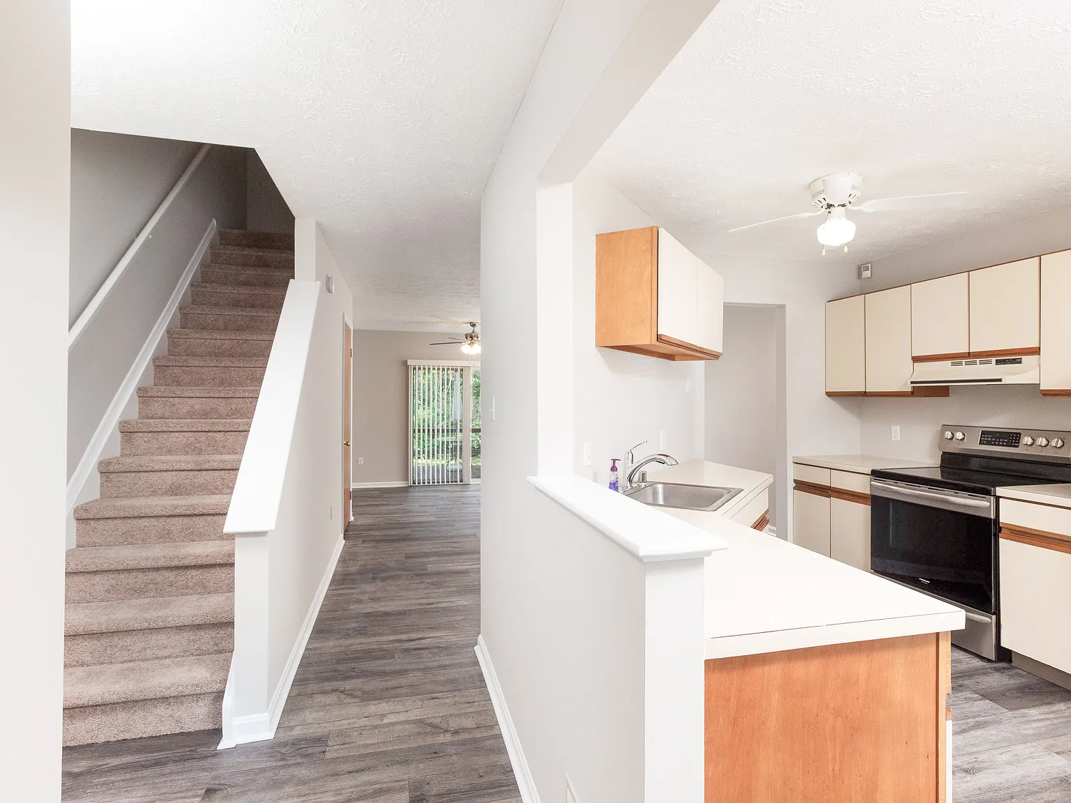 52 Victoria Blvd — Photo 2