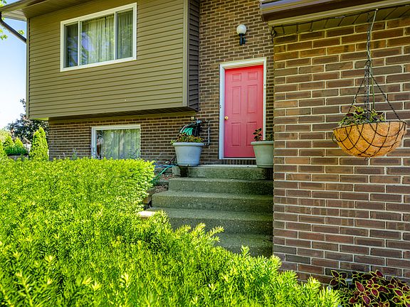 3rd image of 642 Royal Crest Dr