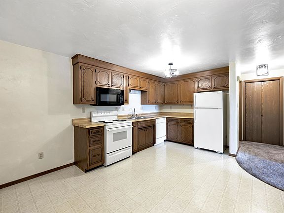 3rd image of 1045 Marvelle Ln APT B1