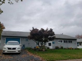 29 Schoolhouse Ln, Levittown, PA 19055