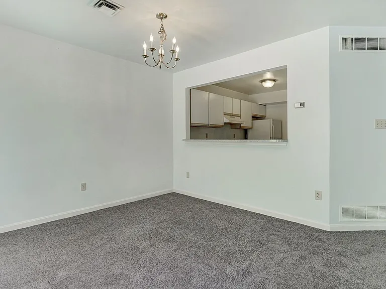 1940 Daybreak Cir — Photo 9