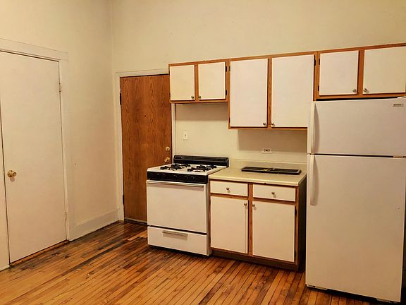 3rd image of 1746 W Erie St APT 1F