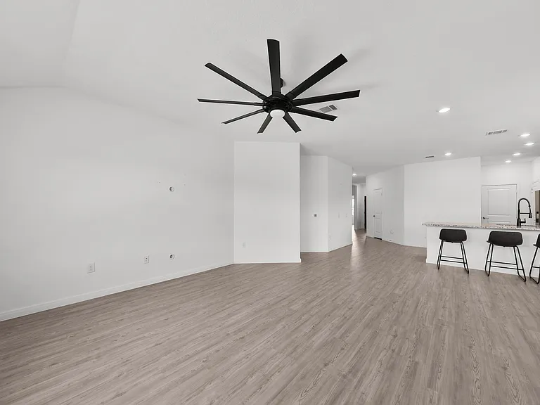 606 Bean Bnd — Photo 9