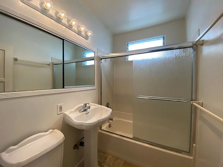 828 Avalon Ct — Photo 8