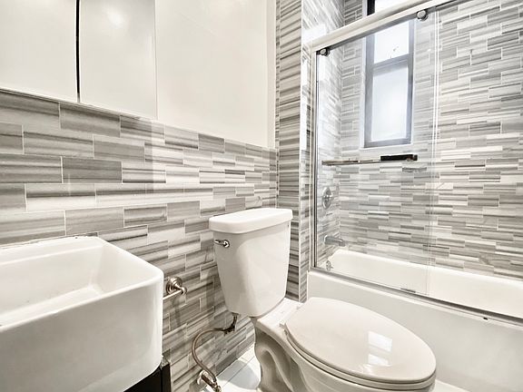 5th image of 212 W 109th St APT 3D