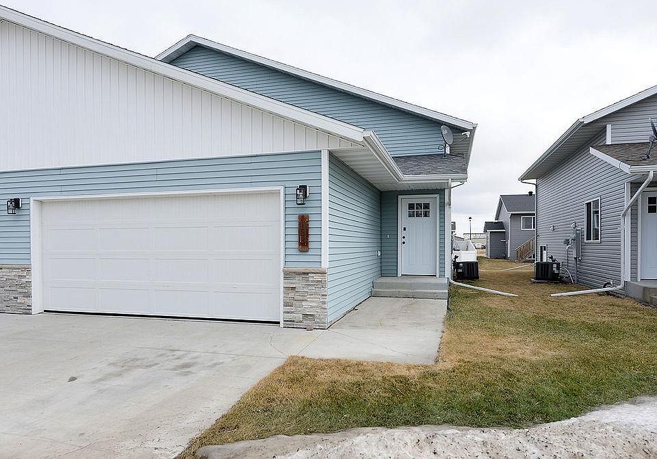 1st image of 153 Pine Ave