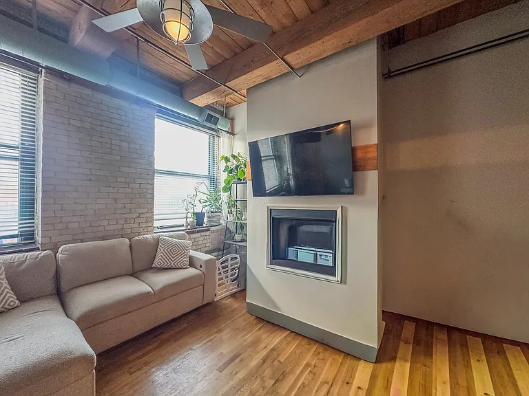 4745 N Ravenswood Ave #105 — Photo 5