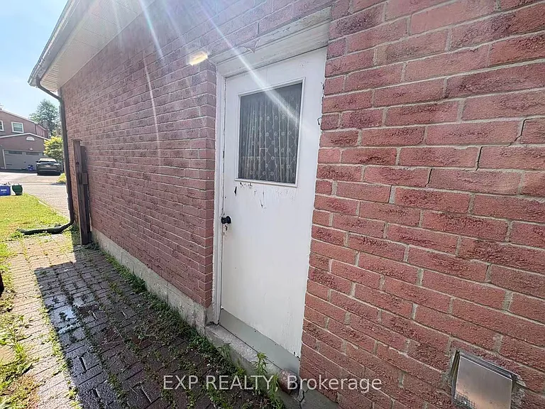 19 Michener Cres #BASEMENT — Photo 1