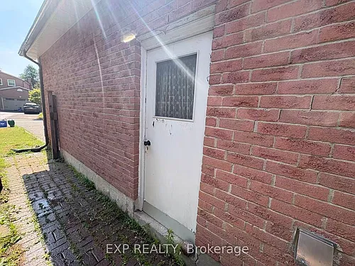 19 Michener Cres #BASEMENT Photo 1