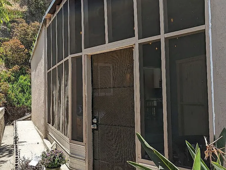 Parrot St — Photo 1