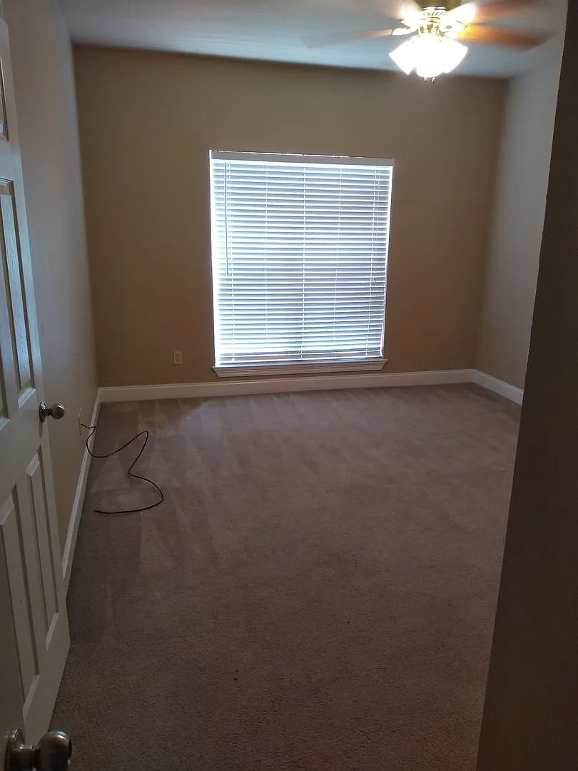 2 bed 2 bath with washer/dryer — Photo 4